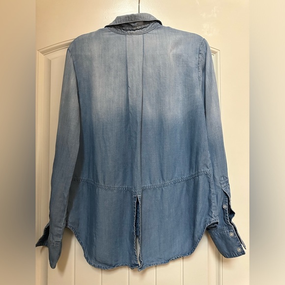 Cloth & Stone Split-Back Chambray Button-down, Size Large - Picture 9 of 11